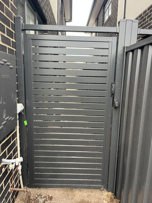 horizontal aluminium slat gate Woodland Grey with 10mm gaps installed in Narre Warren