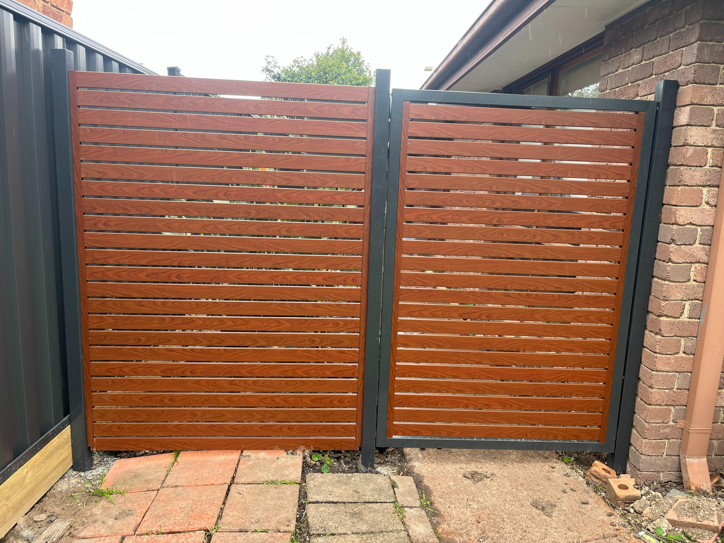 aluminium slat gate Monument and wood finish installed in Narre Warren South